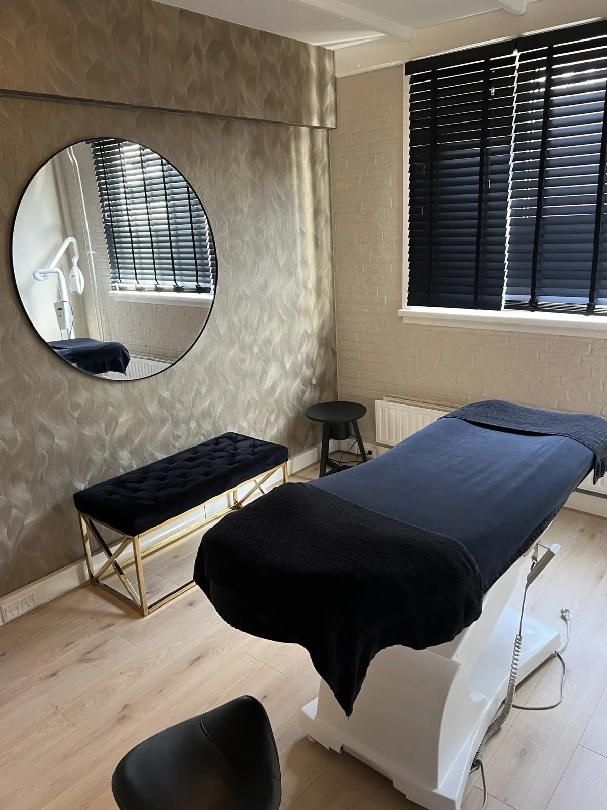 De lichte behandelruimte van PerfectSkin by Laura