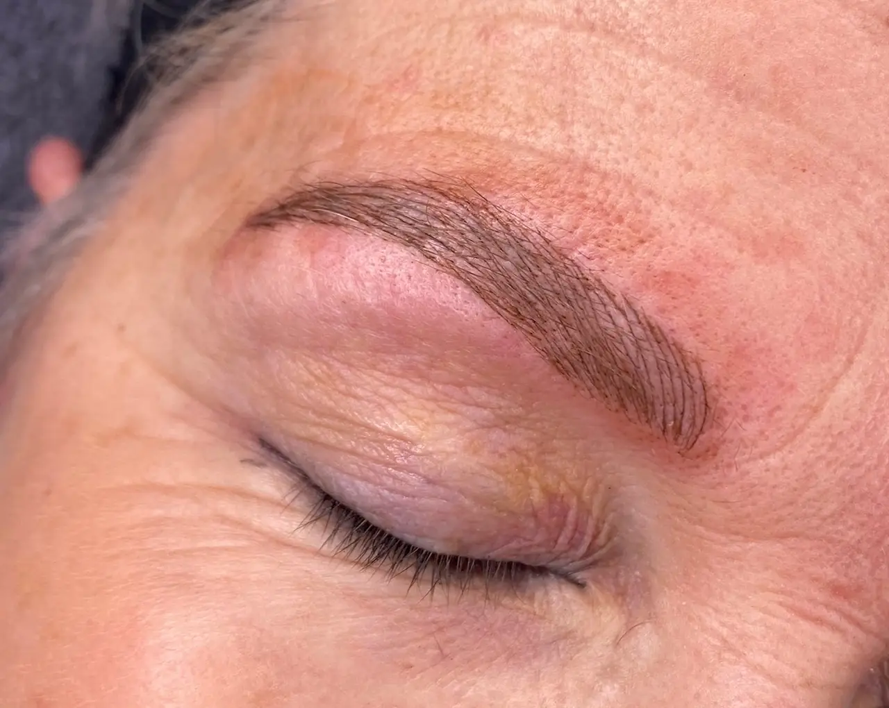 Natuurlijk resultaat van microblading
